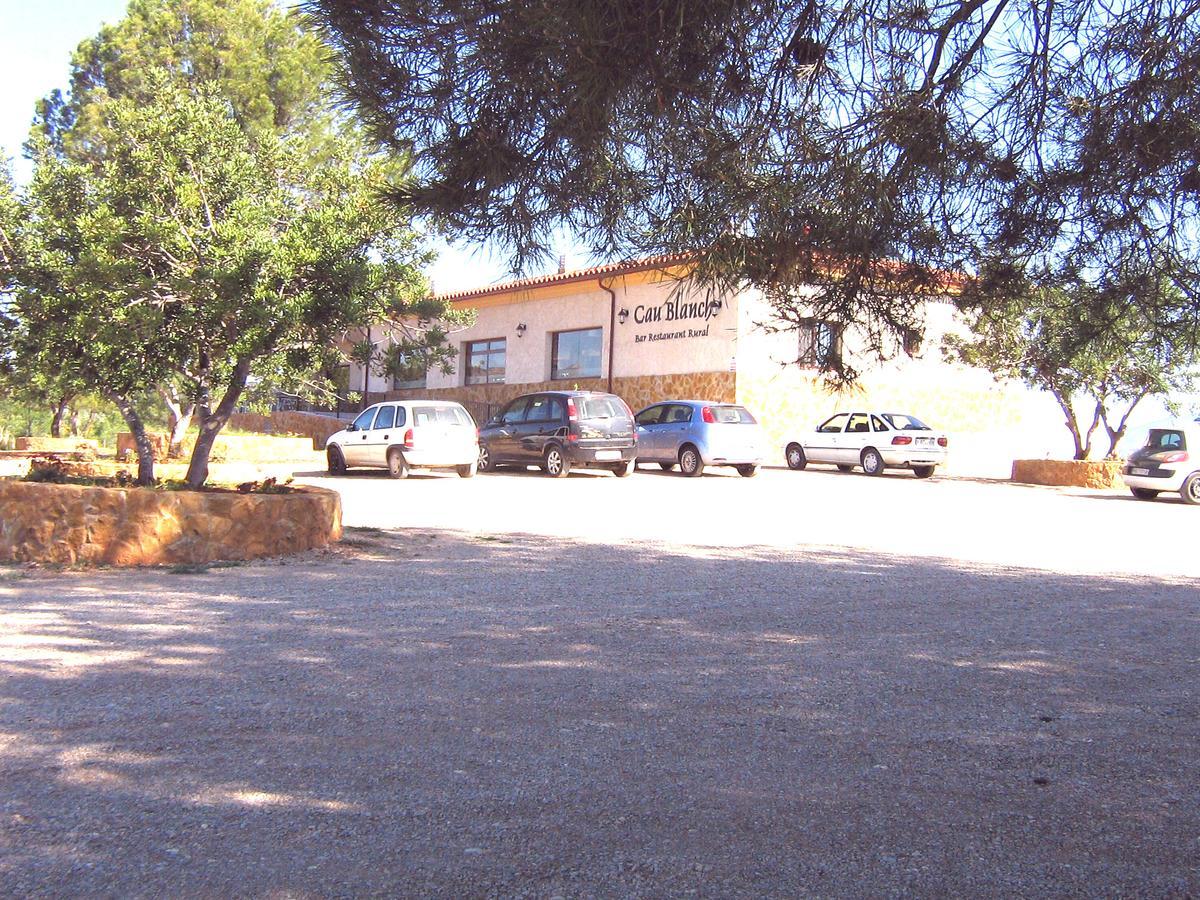 Hotel Restaurant Cau Blanch Useras 外观 照片